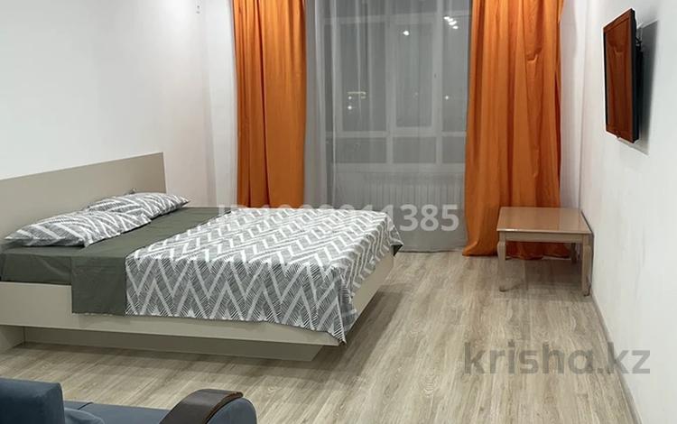 1-комнатная квартира · 50 м² · 5/9 этаж, мкр Жана Орда, Кеменгер 36 за 13 000 ₸ в Уральске — фото 2