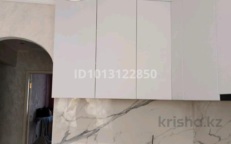 3-комнатная квартира · 64 м² · 4/10 этаж, мкр Юго-Восток, Гульдер 1 15 за 28.5 млн ₸ в Караганде, Казыбек би р-н — фото 2