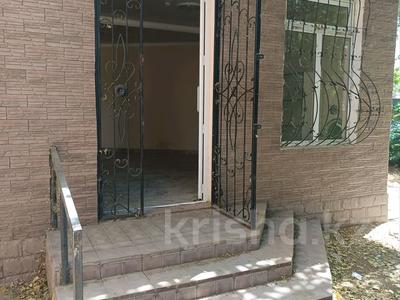 Свободное назначение, офисы, магазины и бутики, склады, салоны красоты, медцентры и аптеки · 45 м² за 14 млн 〒 в Таразе, мкр Акбулым