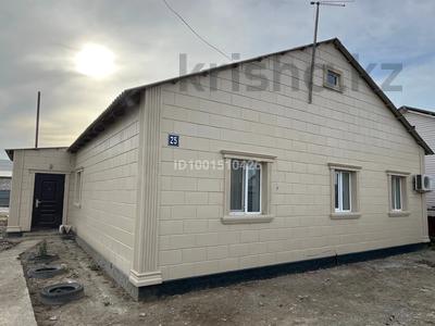 Отдельный дом · 3 комнаты · 120 м² · 10 сот., мкр Орлеу, Кубайдолла Жулдызова — Спорт школа, школа, акимат, поликлиника за 15.5 млн 〒 в Атырау