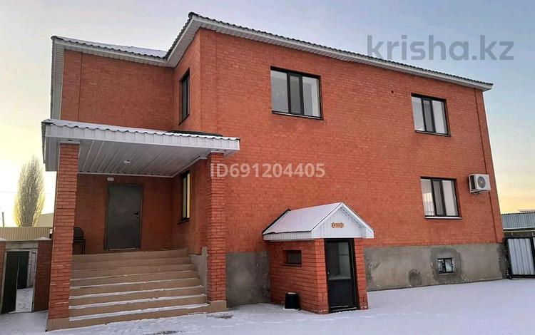 Дом · 6 комнат · 250 м², мкр Болашак — Юни сити за 80 000 〒 в Актобе — фото 2