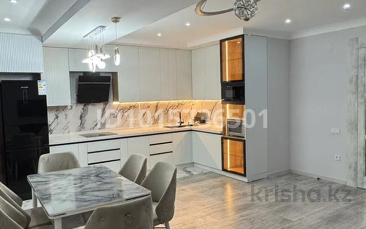 2-бөлмелі пәтер · 70 м² · 2/4 қабат, Мкр. Гульдер 1160, бағасы: 350 000 ₸ в  — фото 2