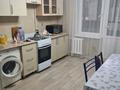 2-комнатная квартира, 54 м², 4/5 этаж помесячно, мкр Аксай-4 за 240 000 〒 в Алматы, Ауэзовский р-н — фото 4