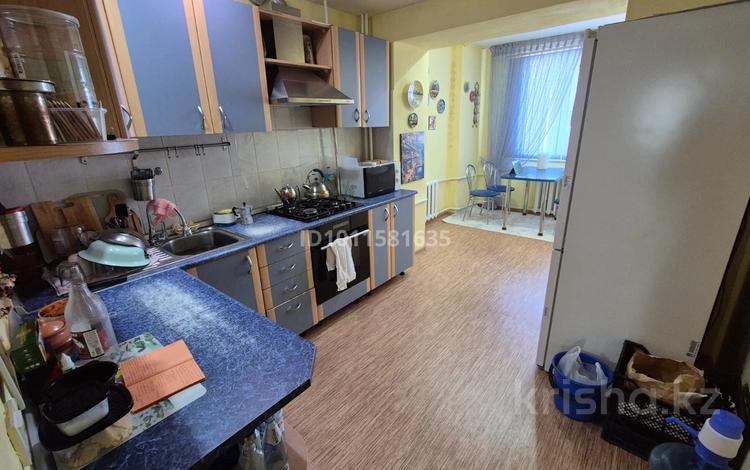 3-бөлмелі пәтер · 63 м² · 3/5 қабат, Кулманова 154, бағасы: 31 млн ₸ в Атырау — фото 2