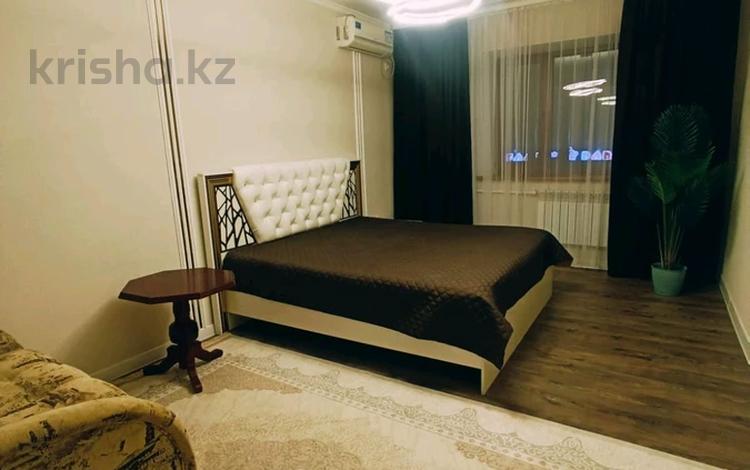 4-комнатная квартира · 100 м² · 2/5 этаж, мкр Кадыра Мырза-Али — ТРЦ ,, Орал ", площадь Первого Президента. за 45 000 ₸ в Уральске — фото 2