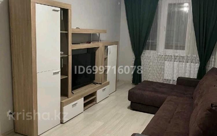 2-бөлмелі пәтер · 43 м² · 2/4 қабат · ай сайын, мкр №6 — Абая, бағасы: 250 000 〒 в Алматы, Ауэзовский р-н — фото 2