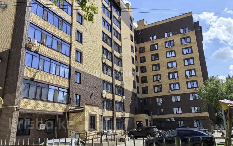 3-комнатная квартира · 121.5 м² · 8/9 этаж, Скоробогатова 65/1 за 58.5 млн ₸ в Уральске — фото 2