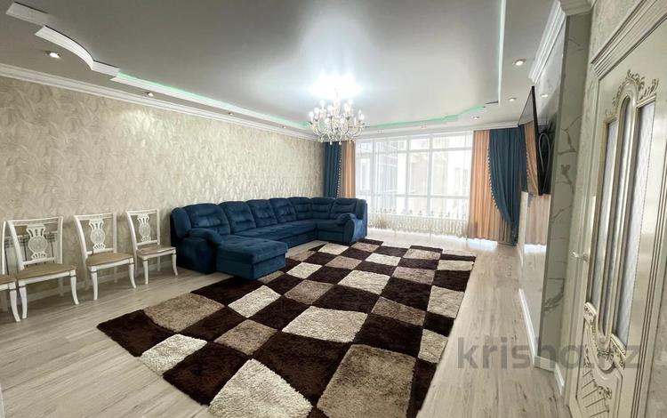 3-комнатная квартира, 108 м², 10/16 этаж, Керей, Жәнібек хандар 28