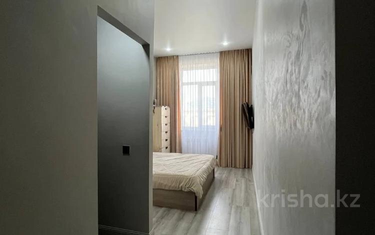 5-бөлмелі пәтер · 100 м² · 10/10 қабат, 16-й мкр 93, бағасы: 33 млн ₸ в Актау — фото 2