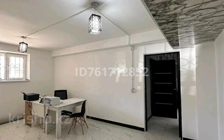 Свободное назначение, офисы, склады, салоны красоты, образование, развлечения, конференц-залы, кабинеты и рабочие места, студии · 30 м² за 50 000 〒 в Атырау, мкр Береке — фото 3