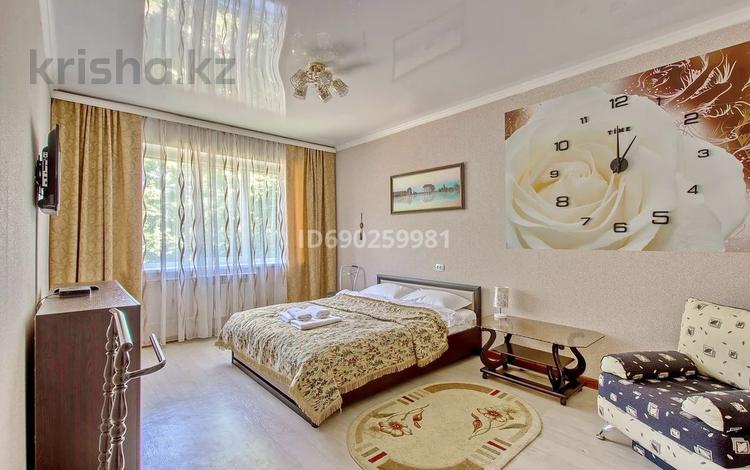 1-комнатная квартира, 43 м², 2/5 этаж посуточно, Санырак батыра 17 за 10 000 〒 в Таразе — фото 2