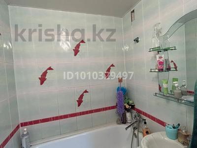 2-комнатная квартира · 48.7 м² · 3/5 этаж, мкр Женис 49 — Рядом школа гимназия 44, торговый дом Алтындар, Анаа, рынок Байтерек, площадь первого президента за 17.5 млн 〒 в Уральске