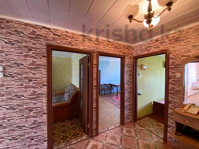 3-комнатная квартира · 62 м² · 4/5 этаж, Майкудук, 14й микрорайон 1 за 12 млн ₸ в Караганде, Алихана Бокейханова р-н