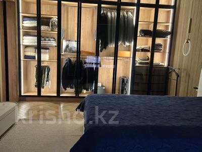 4-бөлмелі пәтер · 200 м² · 2/2 қабат, мкр Нур Алатау, Әбілқайыр хан 111 — Парк первого президента, бағасы: 245 млн ₸ в Алматы, Бостандыкский р-н