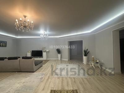 Дом · 4 комнаты · 400 м², Макашева — Макашева, 500 м от Ташкентской за 100 000 〒 в Каскелене
