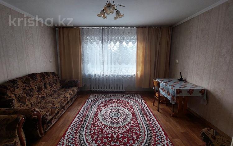 2-комнатная квартира · 60 м² · 1/5 этаж, улица Жумабаева №21 — Дом находится возле 31 школы; площадь Абая, центральная за 250 000 ₸ в Семее — фото 8