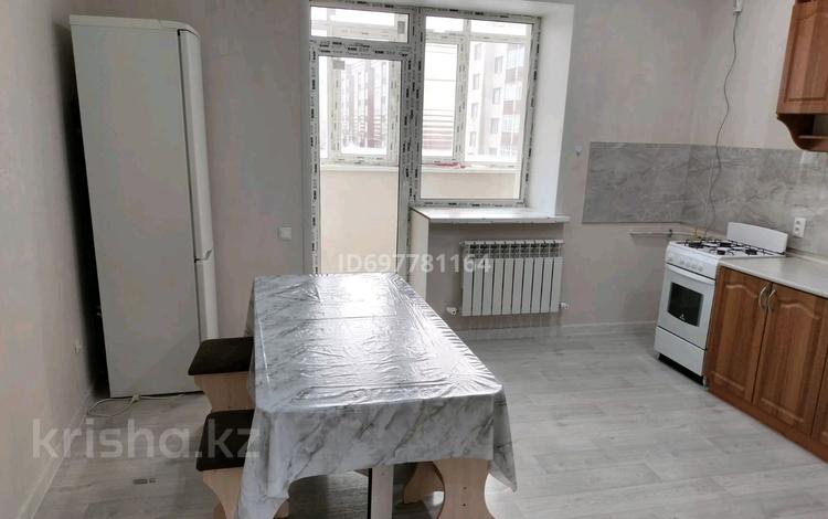 2-комнатная квартира, 100 м², 2/5 этаж помесячно, мкр. Алтын орда 356 — Алтын Орда д.356 за 140 000 〒 в Актобе, мкр. Алтын орда — фото 7