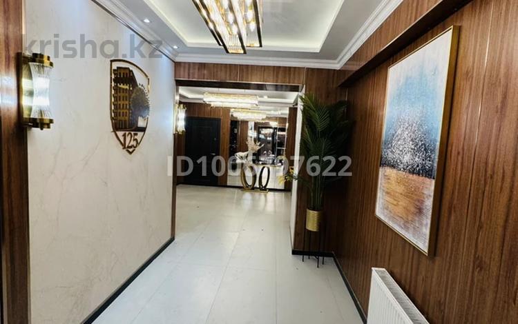 2-бөлмелі пәтер · 90 м² · 3/9 қабат, Исаева 125 — Карасай батыра, бағасы: 98 млн ₸ в Алматы, Алмалинский р-н — фото 2