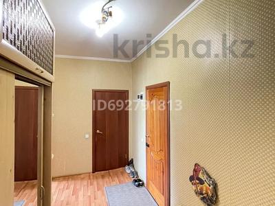 3-комнатная квартира · 60 м² · 2/2 этаж, мкр Новый Город, Комиссарова за 26.5 млн ₸ в Караганде, Казыбек би р-н