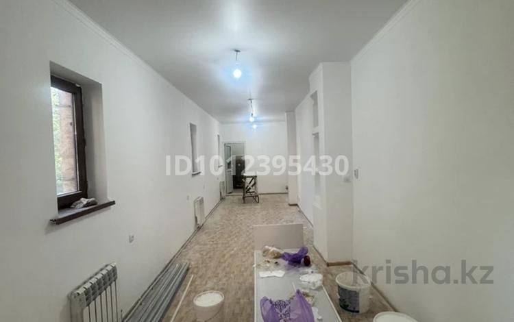 Салоны красоты · 35 м² за 250 000 ₸ в Шымкенте, Аль-Фарабийский р-н — фото 2