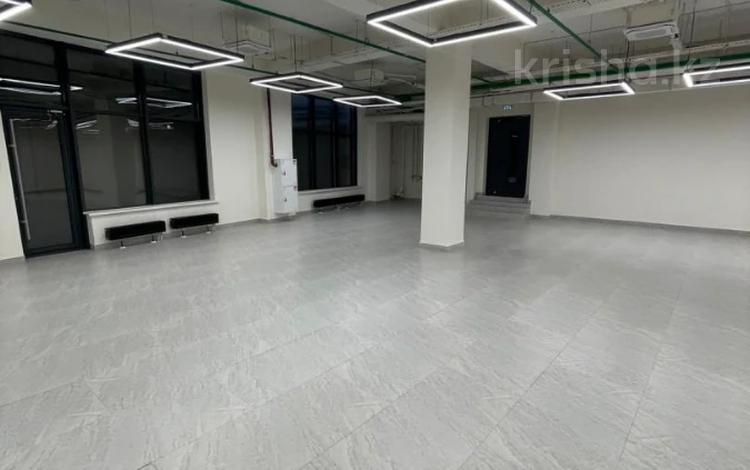 Свободное назначение, офисы, магазины и бутики, общепит, салоны красоты, фитнес и спорт, образование, развлечения, конференц-залы, кабинеты и рабочие места, студии · 700 м² за ~ 4.6 млн ₸ в Алматы, Алмалинский р-н — фото 2
