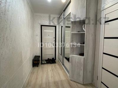 2-комнатная квартира · 58 м² · 3/9 этаж, 4 мкр — Между 3 шк и торговым центром за 250 000 〒 в Аксае
