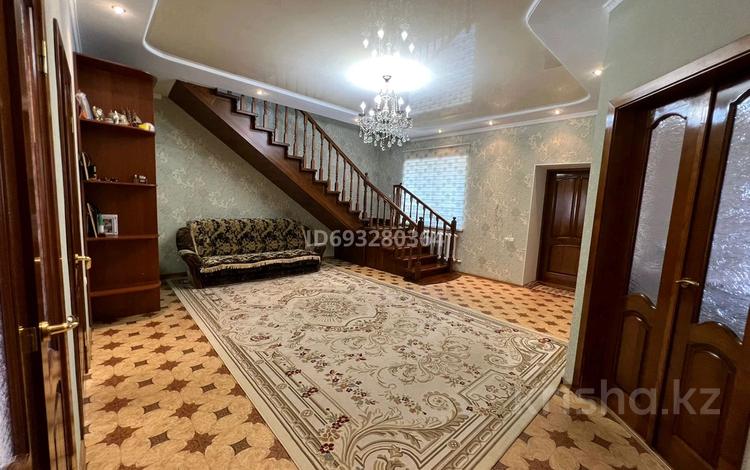 Отдельный дом · 6 комнат · 200 м² · 13 сот., мкр Жилгородок, Ватутина за 60 млн ₸ в Актобе — фото 3
