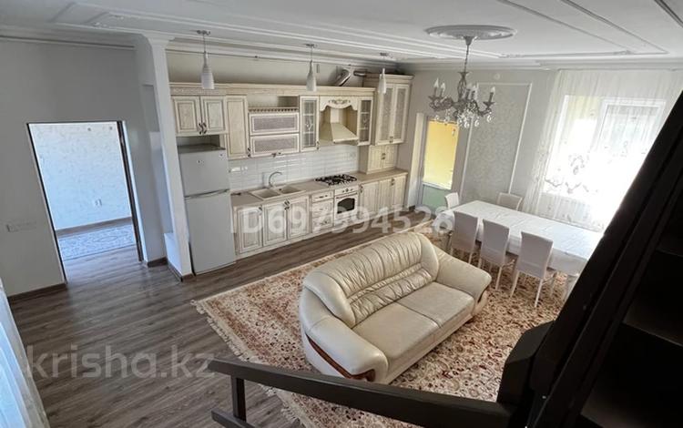 3-комнатная квартира, 100 м², 2/2 этаж, Микрорайон Тулпар 215 — По улице Толеметова за 52 млн 〒 в Шымкенте, Каратауский р-н — фото 2