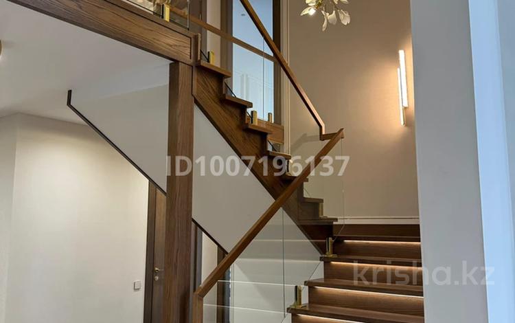 8-бөлмелі пәтер · 330 м² · 17/17 қабат, Туран 83/1, бағасы: 220 млн ₸ в Астане, Нура р-н — фото 2
