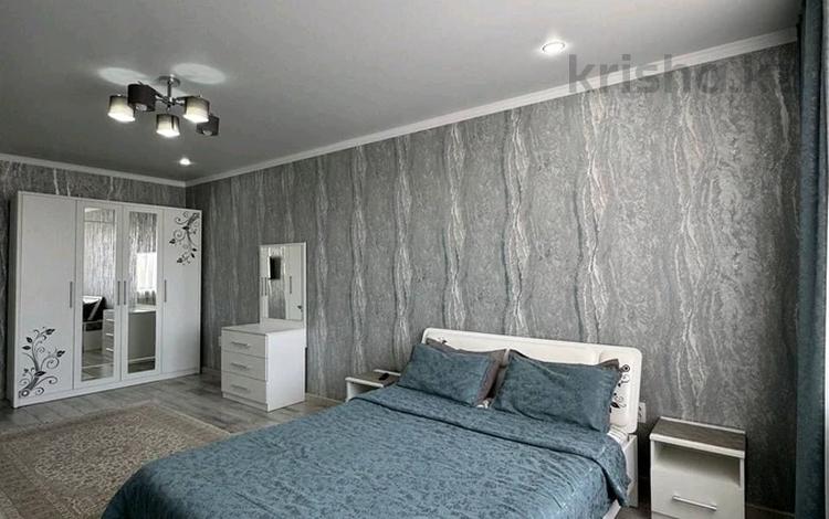 1-комнатная квартира · 50 м² · 3/10 этаж, мкр Юго-Восток, Просп. Республики за 23 000 ₸ в Караганде, Казыбек би р-н — фото 2