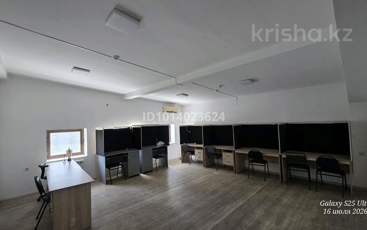Офисы, образование, конференц-залы, кабинеты и рабочие места · 35 м² за 265 000 ₸ в Шымкенте, Аль-Фарабийский р-н — фото 2