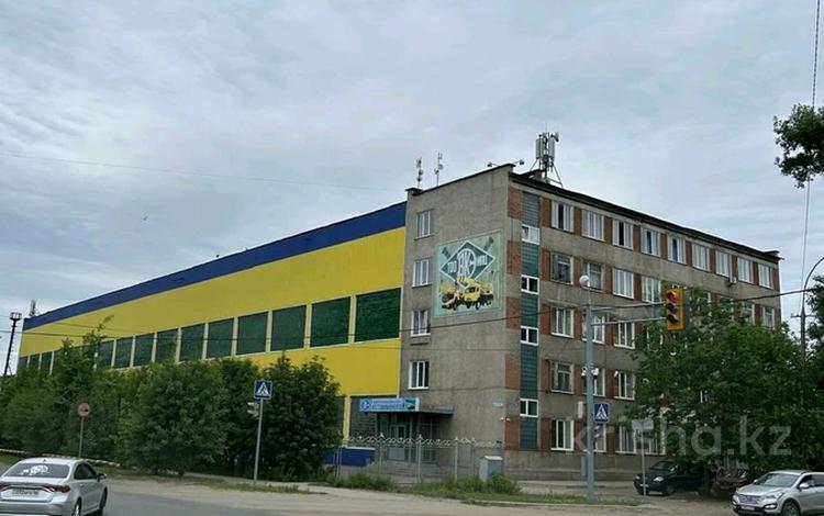 Офисы, магазины и бутики, склады, бани, гостиницы и зоны отдыха, медцентры и аптеки, образование, развлечения · 3440 м² за 490 млн ₸ в Усть-Каменогорске — фото 2
