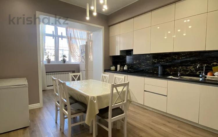 3-комнатная квартира · 104 м² · 6/9 этаж, Новый город, Молдагуловой за 54 млн ₸ в Актобе — фото 2
