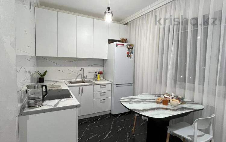 2-комнатная квартира, 60 м², 10/10 этаж помесячно, мкр Жетысу-3 17