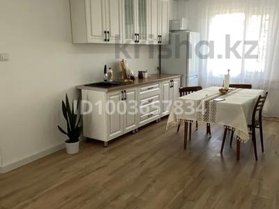 Жеке үй · 3 бөлме · 75.7 м², Жибек жолы 28 — Магазин Тәтті нан, бағасы: 60 000 ₸ в Бурабае