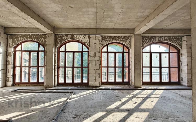 4-комнатная квартира · 199.2 м² · 1/4 этаж, Тайманова 222/6 — проспект Достык за 260 млн ₸ в Алматы, Медеуский р-н — фото 2