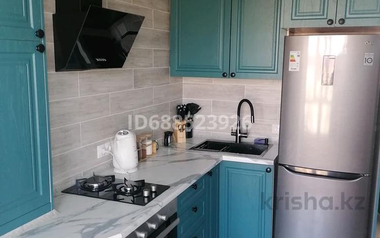 1-комнатная квартира · 45 м² · 4/9 этаж, мкр Новый Город, Бухар-Жырау 63/3 — 45 кварталл за 18 000 ₸ в Караганде, Казыбек би р-н — фото 2