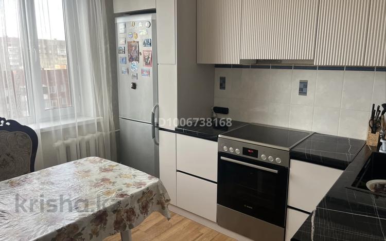 3-комнатная квартира · 65 м² · 7/10 этаж, мкр Юго-Восток, Мкр Гульдер 1 15 — улица Муканова, улица Таттимбета за 28 млн 〒 в Караганде, Казыбек би р-н — фото 2