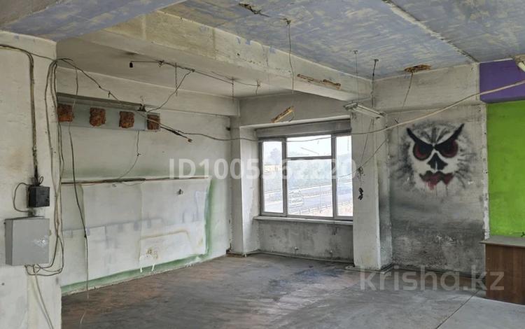 Свободное назначение, офисы, склады, фитнес и спорт, образование, развлечения, конференц-залы, кабинеты и рабочие места · 94 м² за 329 000 〒 в Алматы, Жетысуский р-н — фото 2
