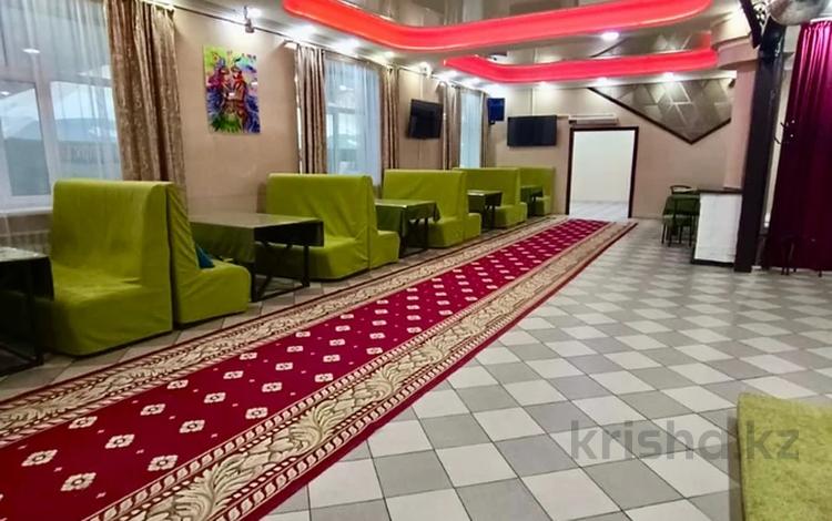 Свободное назначение, офисы, магазины и бутики, общепит, салоны красоты, бани, гостиницы и зоны отдыха, медцентры и аптеки, образование, развлечения · 833.2 м² за 439.9 млн 〒 в Семее — фото 52