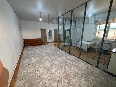 Отдельный дом · 2 комнаты · 80 м² · 8 сот., мкр Байтак-2, Сабыр Ниязбеков 32 за 11 млн 〒 в Атырау