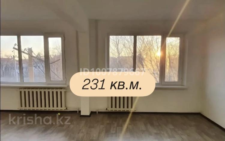 Еркін, кеңселер · 231 м², бағасы: 39 млн ₸ в Атырау, мкр Центральный — фото 15