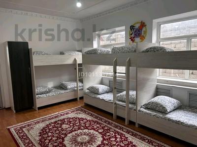 Жеке үй · 6 бөлме · 400 м², Иассы 67/10 — Риксос, бағасы: 2 500 ₸ в Туркестане