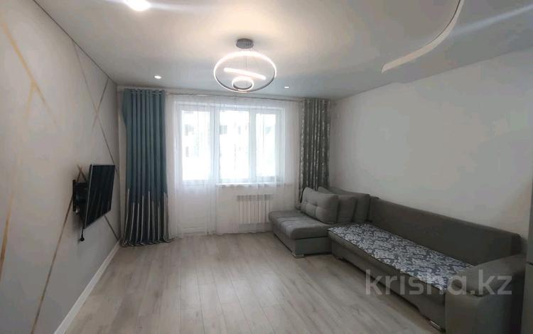 3-бөлмелі пәтер · 85 м² · 4/5 қабат, Желтоксан 1/6, бағасы: 180 000 ₸ в Уральске — фото 2