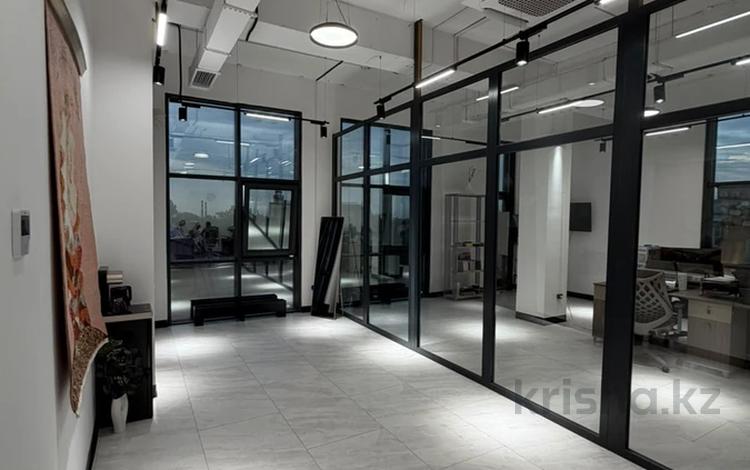 Офисы, кабинеты и рабочие места · 97 м² за ~ 1.4 млн ₸ в Алматы, Алмалинский р-н — фото 2