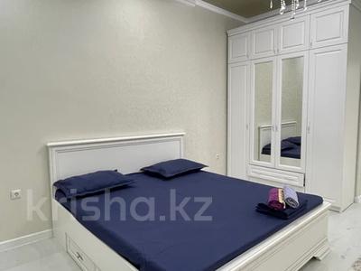 2-бөлмелі пәтер, 80 м², 1/10 қабат ай сайын, 16-й мкр 92, бағасы: 300 000 〒 в Актау, 16-й мкр 