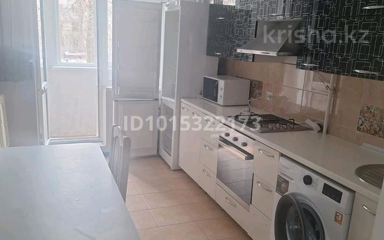 3-бөлмелі пәтер · 64 м² · 2/5 қабат, Ақсай-2 ш/а. 63, бағасы: 350 000 ₸ в Алматы, Ауэзовский р-н — фото 2