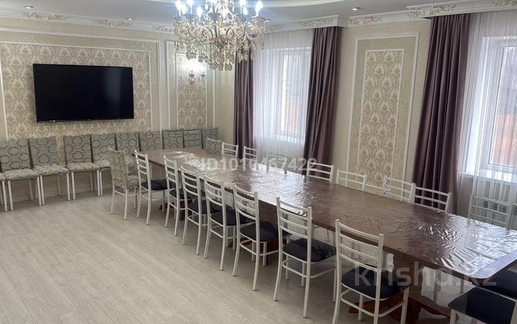 Дом · 10 комнат · 500 м², О.кошевого 10 за 60 000 〒 в Уральске — фото 2