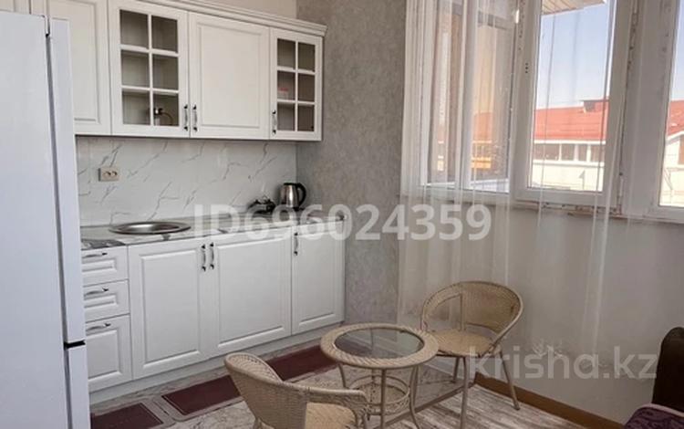 1-комнатная квартира · 32 м² · 10/10 этаж, Куаныша Толеметова 50/6 за 12 000 ₸ в Шымкенте, Абайский р-н — фото 2