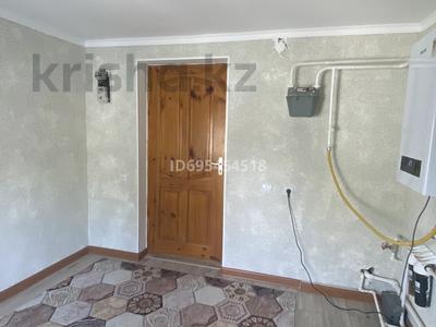Отдельный дом · 3 комнаты · 110 м² · 6 сот., Старый город, Бәкір Тәжібаев 2 — 13 мектеп, стадион Невтяник за 28 млн ₸ в Актобе